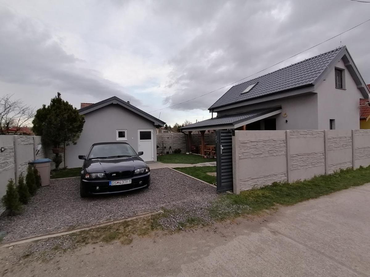 Vikendovy Dom Hlboka Villa Dunajská Streda Exteriör bild